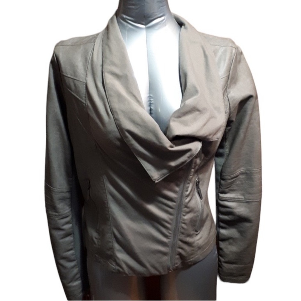 SALE!! Suzy shier faux leather sweater jacket.
